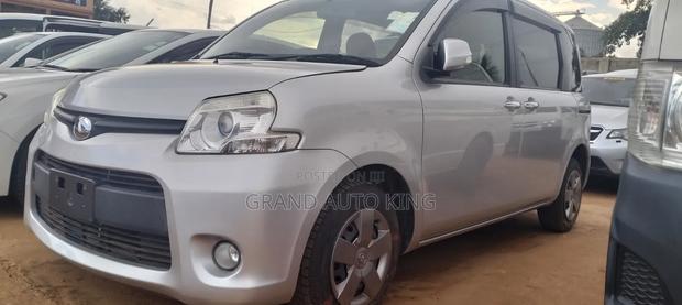 Toyota Sienta 2013 Silver