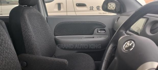 Toyota Sienta 2013 Silver