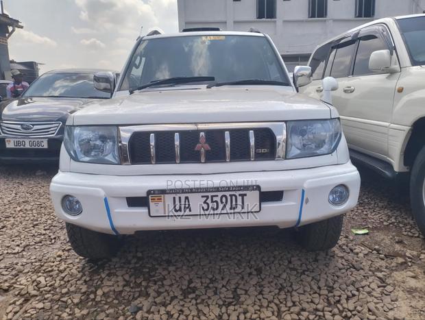 Mitsubishi Pajero IO 2002 White
