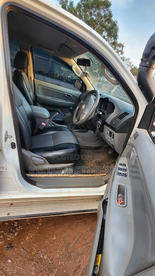 Toyota Hilux 3.0 D-4D 4x4 2014 Silver