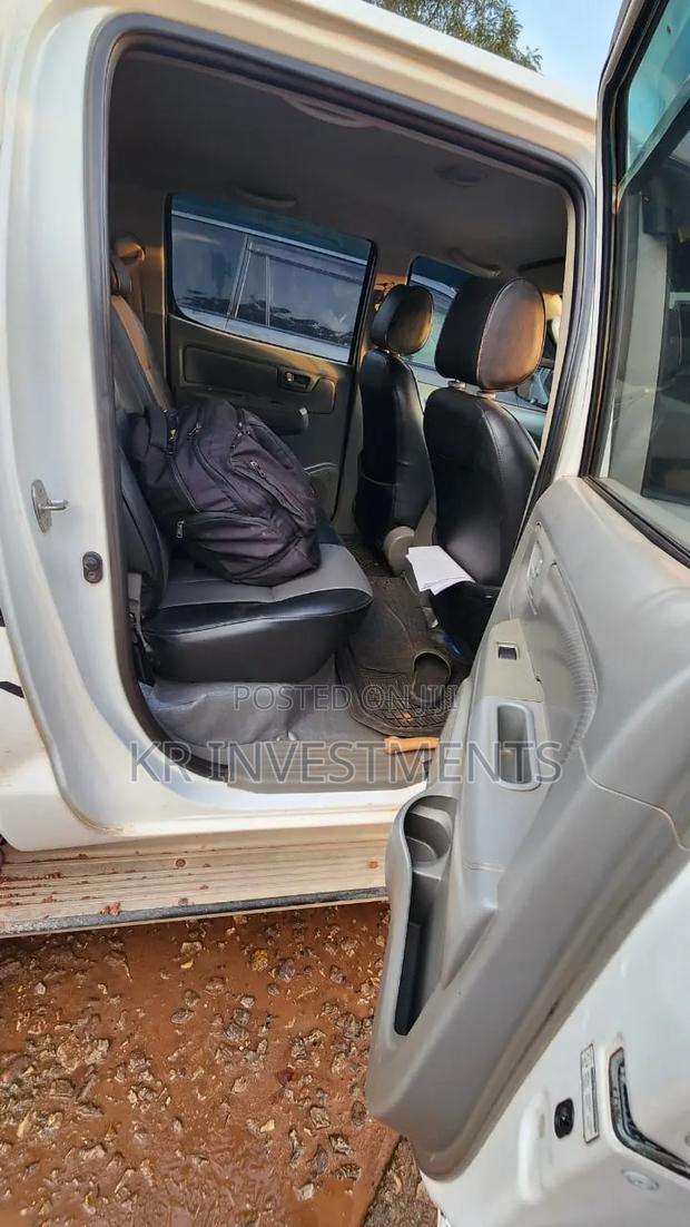 Toyota Hilux 3.0 D-4D 4x4 2014 Silver