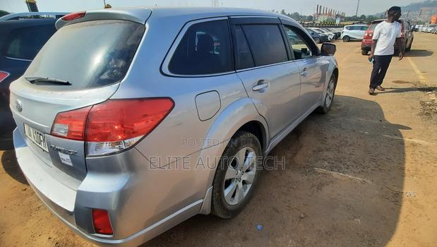 Subaru Outback 2.5i CVT 2012 Silver