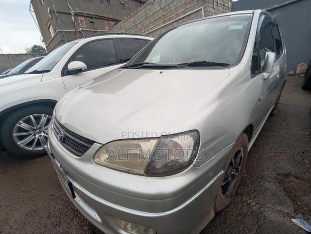 Toyota Corolla Spacio 2000 Silver