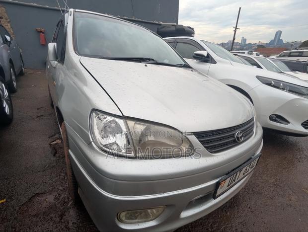 Toyota Corolla Spacio 2000 Silver