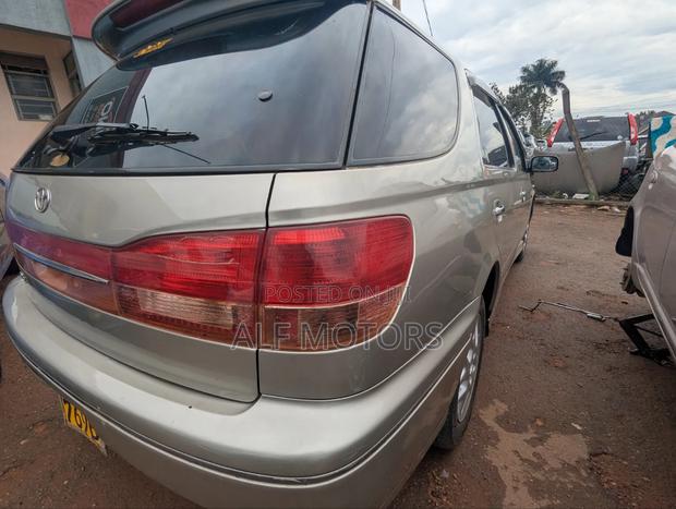 Toyota Vista 2002 Silver