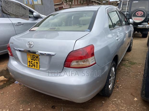 Toyota Belta 2010 Silver