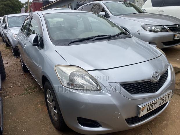Toyota Belta 2010 Silver