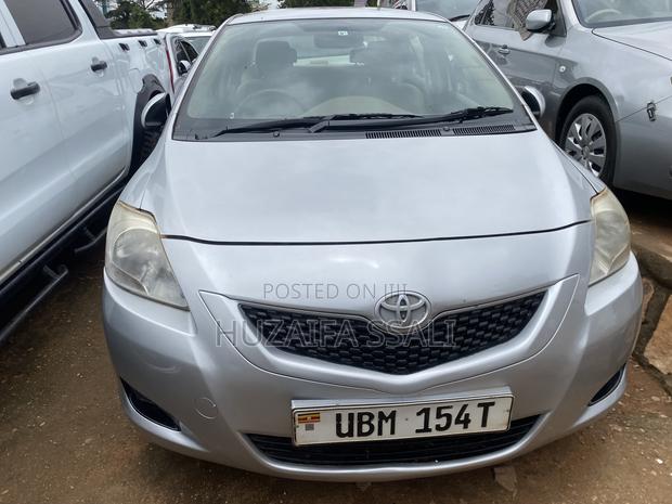 Toyota Belta 2010 Silver