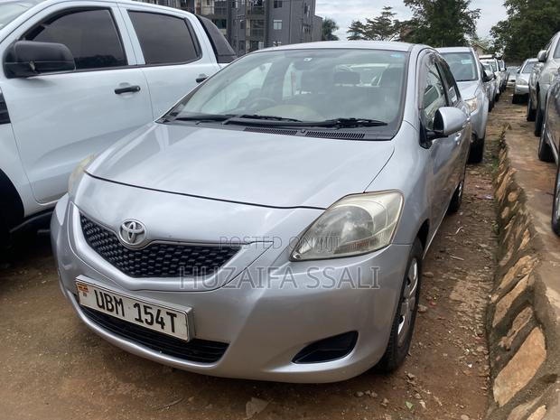 Toyota Belta 2010 Silver