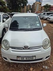 Toyota Sienta 2010 White for sale