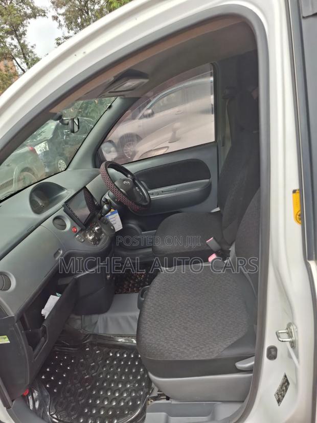 Toyota Sienta 2010 White