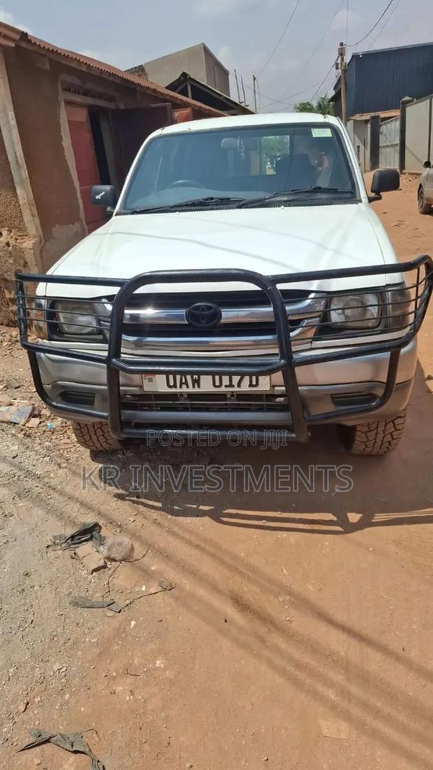 Toyota Hilux 1996 White