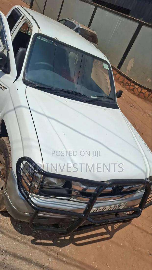 Toyota Hilux 1996 White