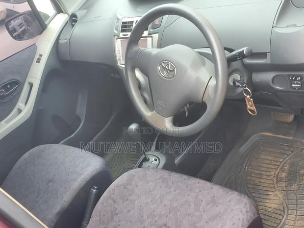 Toyota Vitz 2010 Maroon
