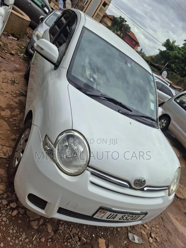 Toyota Sienta 2010 White
