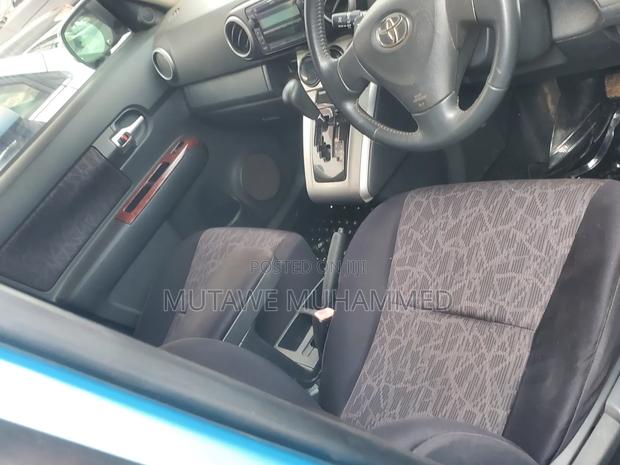 Toyota Corolla Rumion 2011 Blue