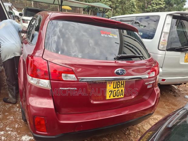 Subaru Outback 2010 Red
