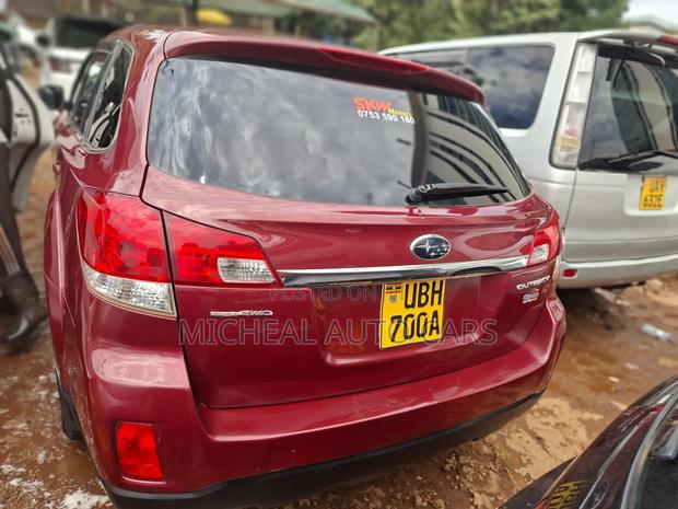Subaru Outback 2010 Red