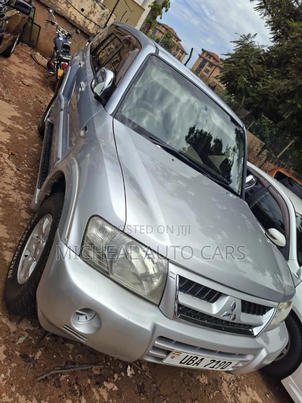 Mitsubishi Pajero 2006 Silver