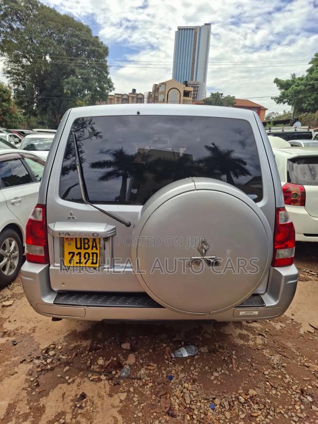 Mitsubishi Pajero 2006 Silver