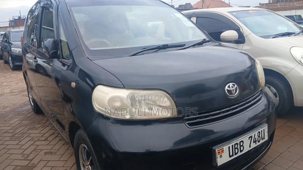 Toyota Porte 2010 Black