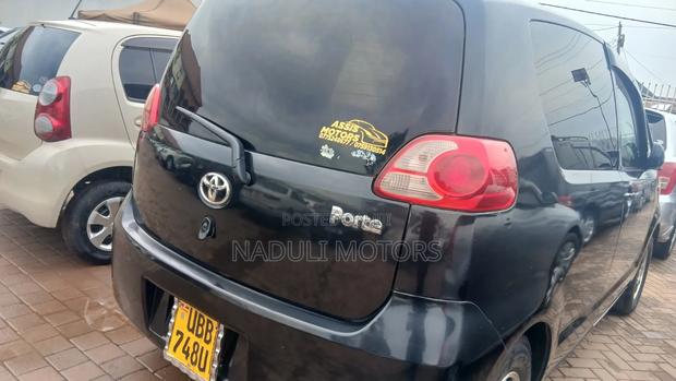 Toyota Porte 2010 Black