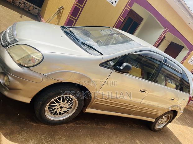 Toyota Nadia 2000 Silver