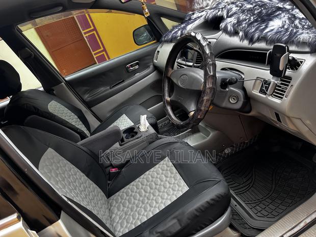 Toyota Nadia 2000 Silver