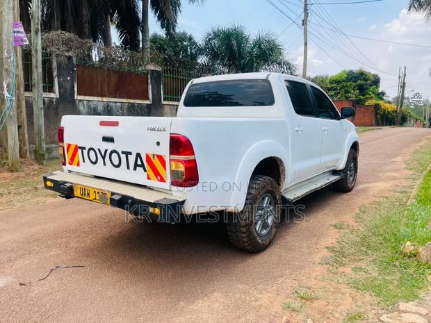 Toyota Hilux 2014 White