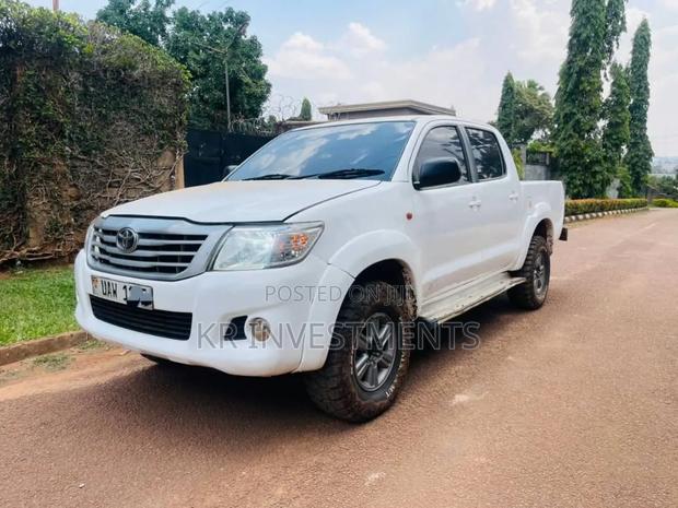 Toyota Hilux 2014 White