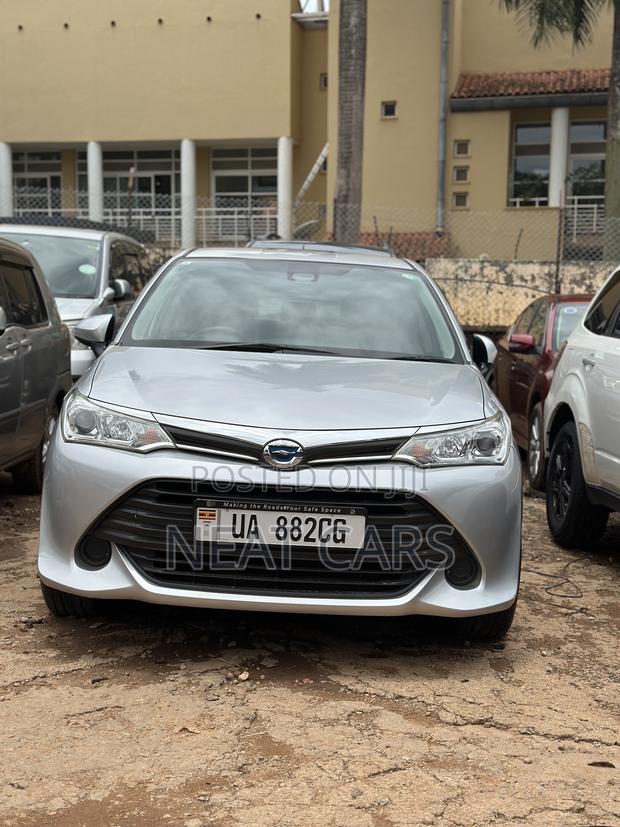 Toyota Corolla Fielder 2016 Silver
