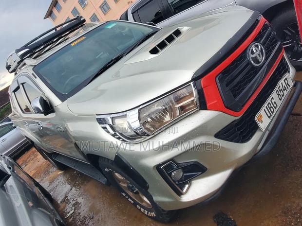 Toyota Hilux 2013 Silver