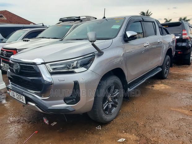 Toyota Hilux 2020 Silver