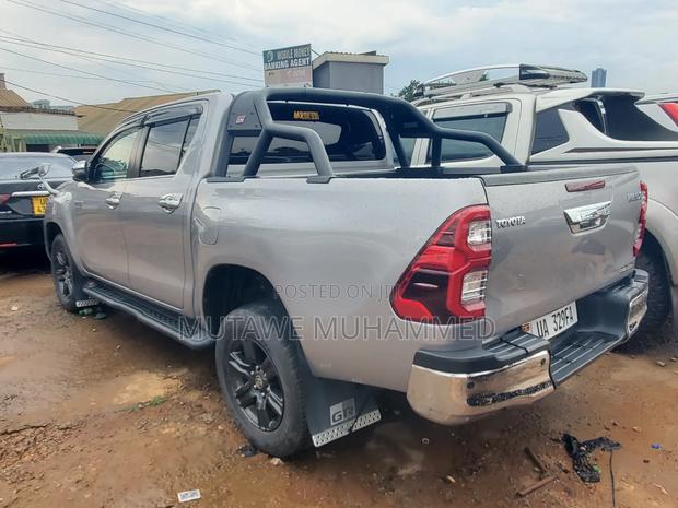 Toyota Hilux 2020 Silver