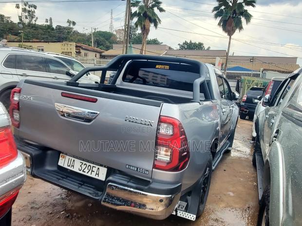 Toyota Hilux 2020 Silver