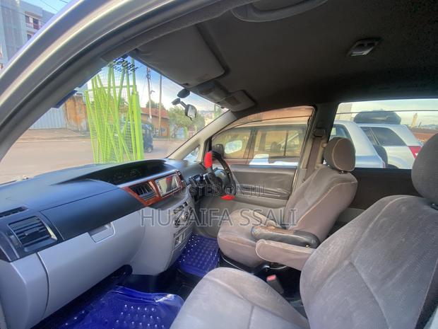 Toyota Noah 2003 Silver