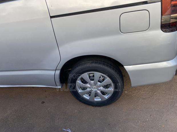 Toyota Noah 2003 Silver