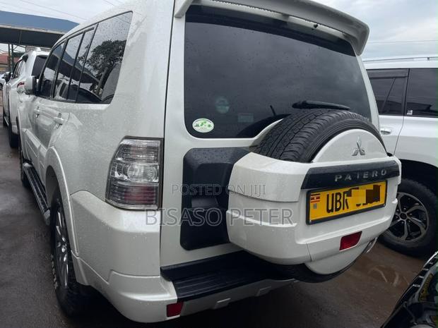 Mitsubishi Pajero 2010 White