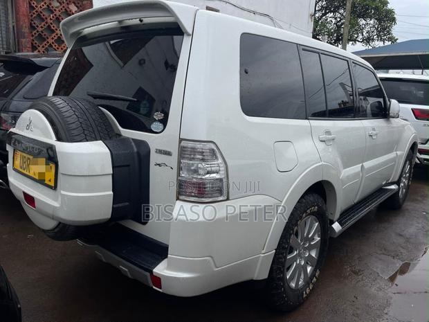 Mitsubishi Pajero 2010 White