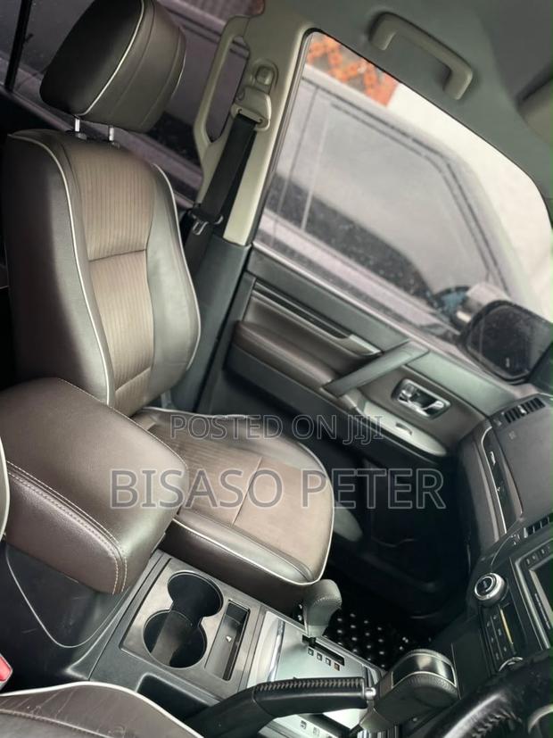 Mitsubishi Pajero 2010 White