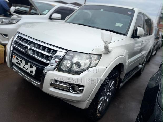 Mitsubishi Pajero 2010 White