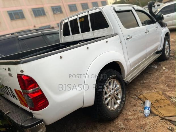 Toyota Hilux 2013 White