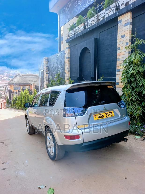 Mitsubishi Outlander 2010 Silver