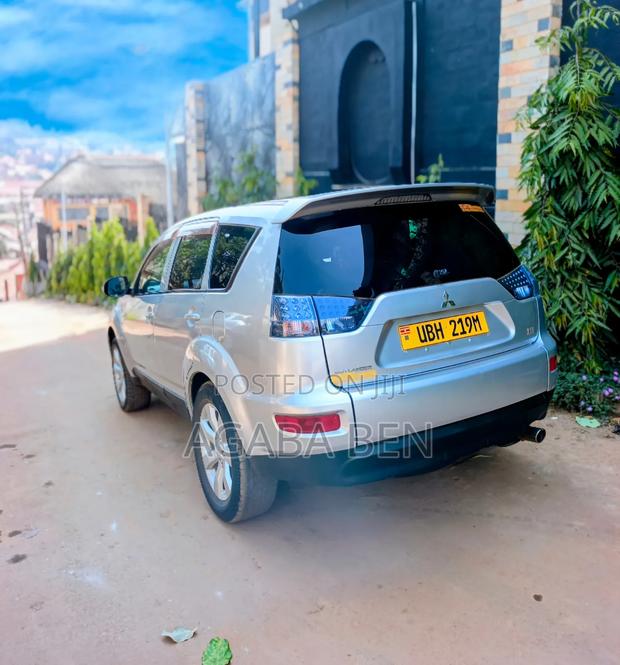 Mitsubishi Outlander 2010 Silver
