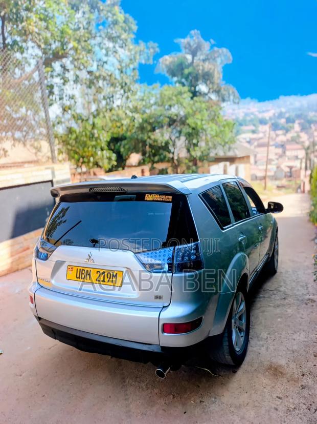 Mitsubishi Outlander 2010 Silver