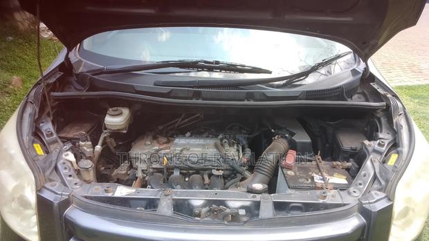 Toyota Noah 2.0 143hp FWD (8 Seater) 2010 Gray