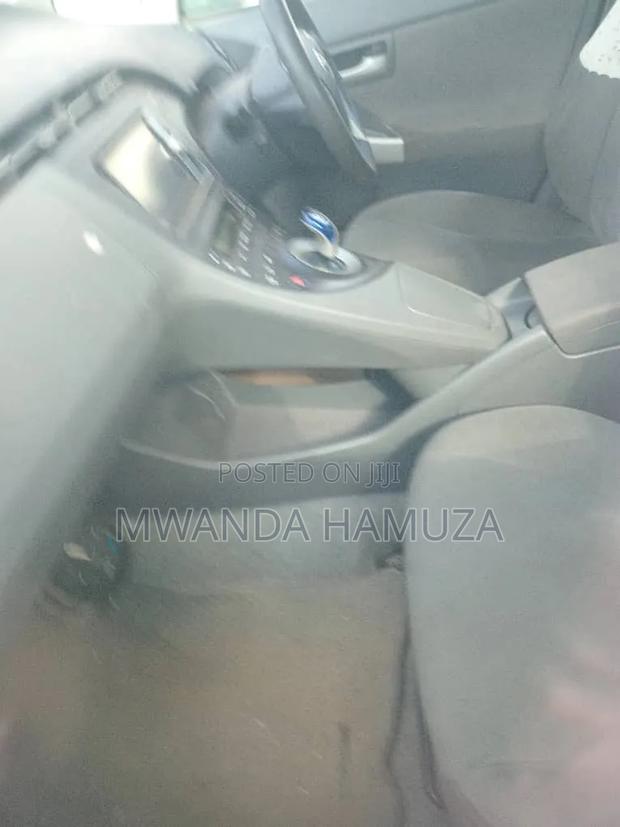 Toyota Prius 2011 White