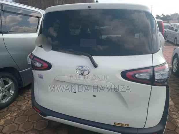 Toyota Sienta 2016 White