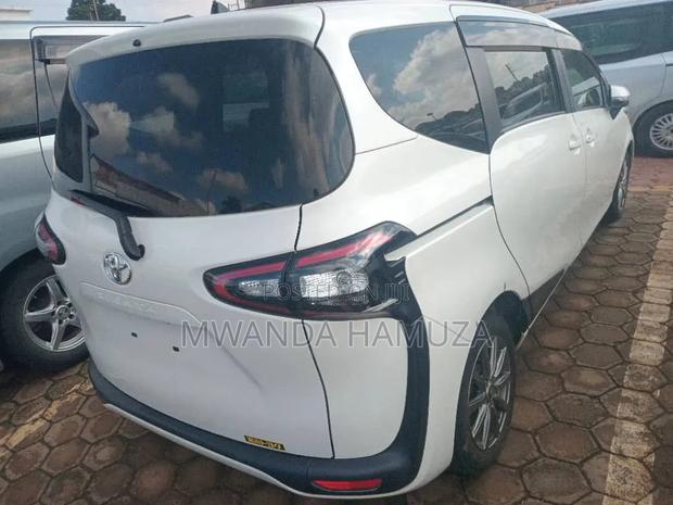 Toyota Sienta 2016 White