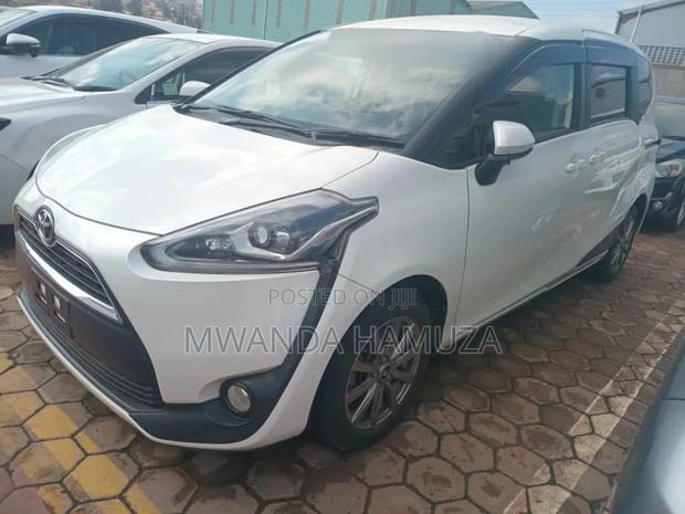 Toyota Sienta 2016 White